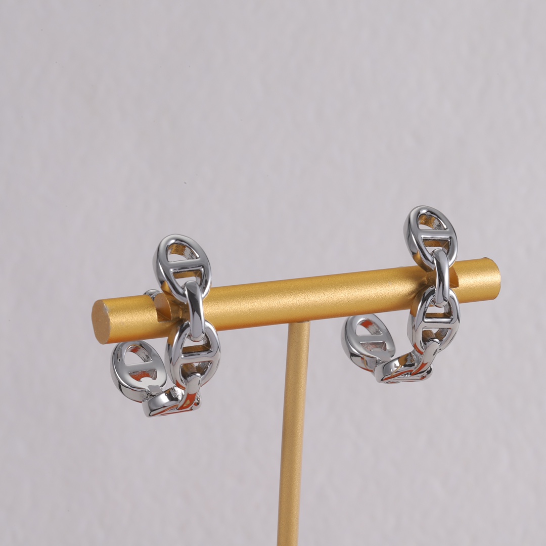Hermès stud earrings