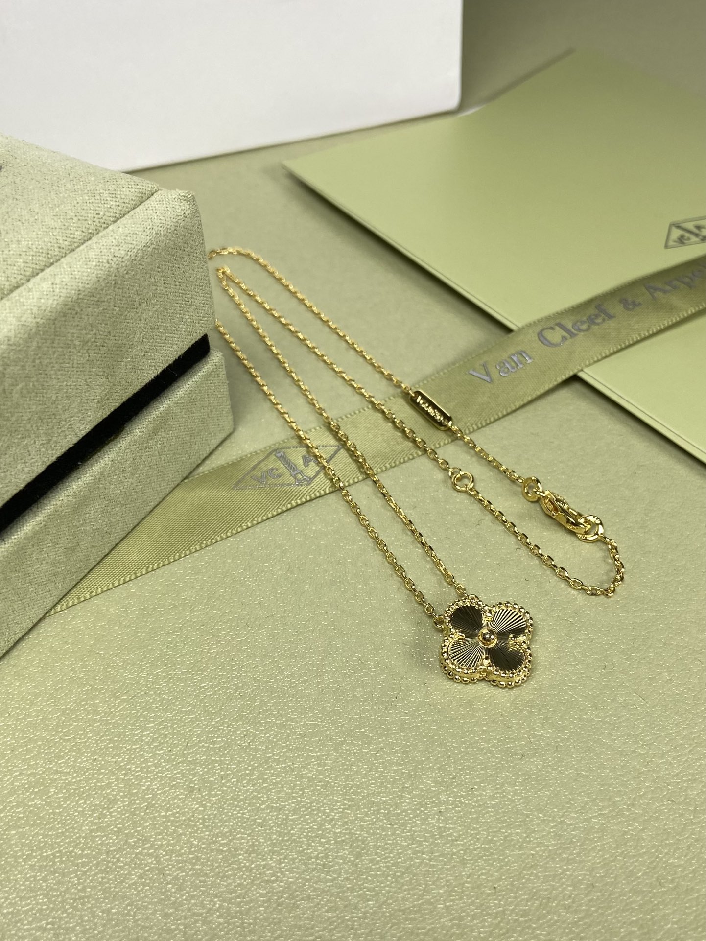 Van Cleef & Arpels laser clover necklace