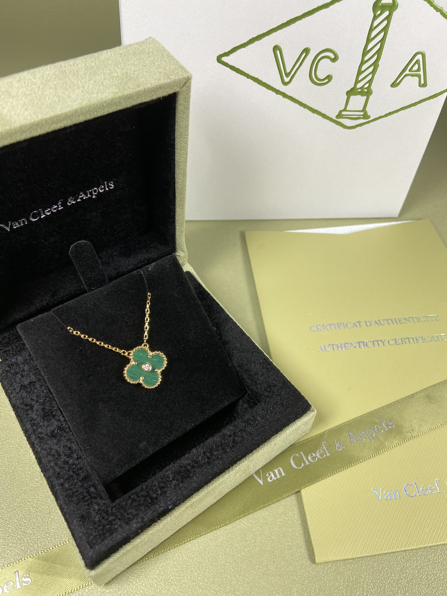 Van Cleef & Arpels malachite clover necklace