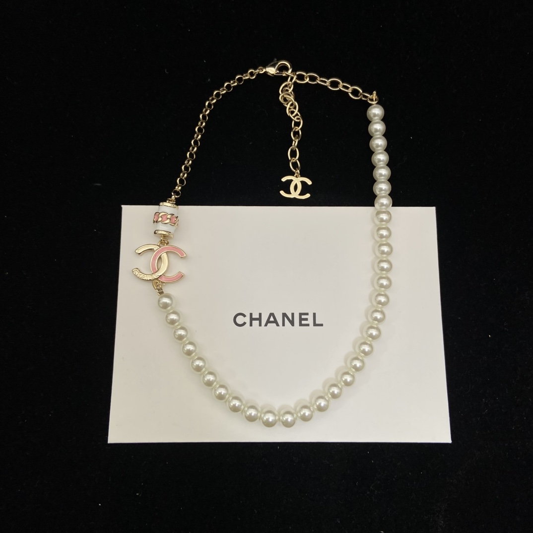 Chanel pink enamel double C pearl necklace Extravagant, elegant, cute and playful, versatile and everyday