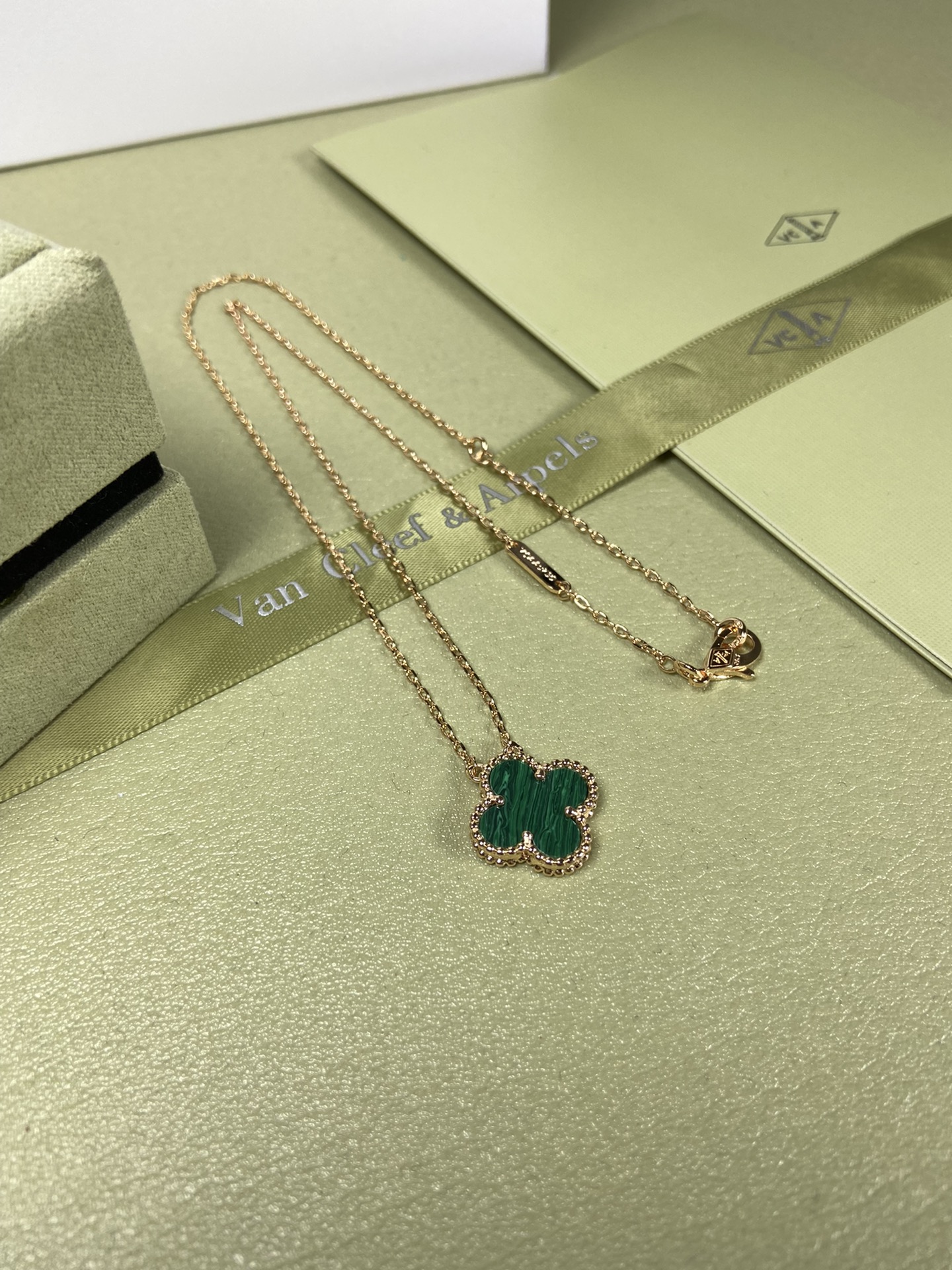 Van Cleef & Arpels malachite clover necklace