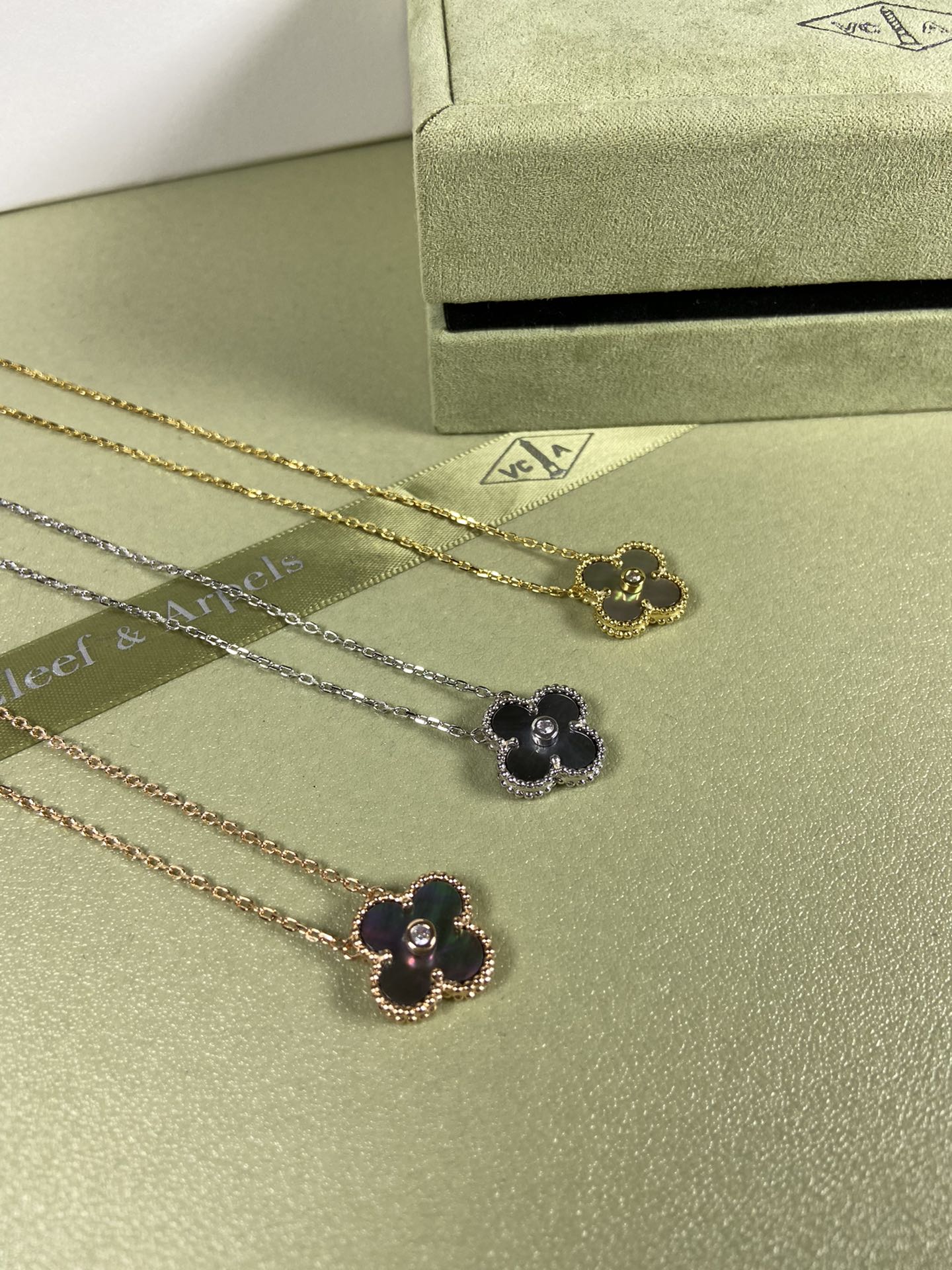 Van Cleef & Arpels gray mother-of-pearl four-leaf clover necklace