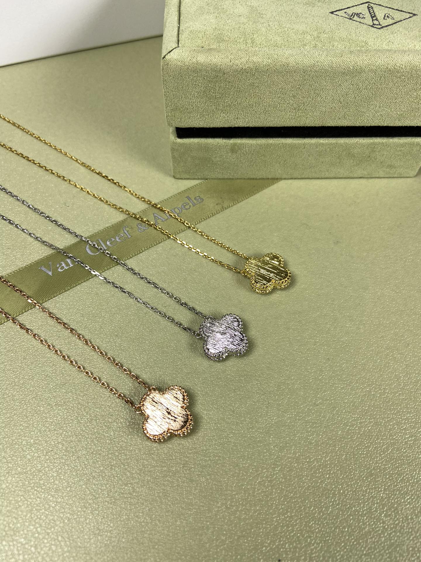 Van Cleef & Arpels laser clover necklace