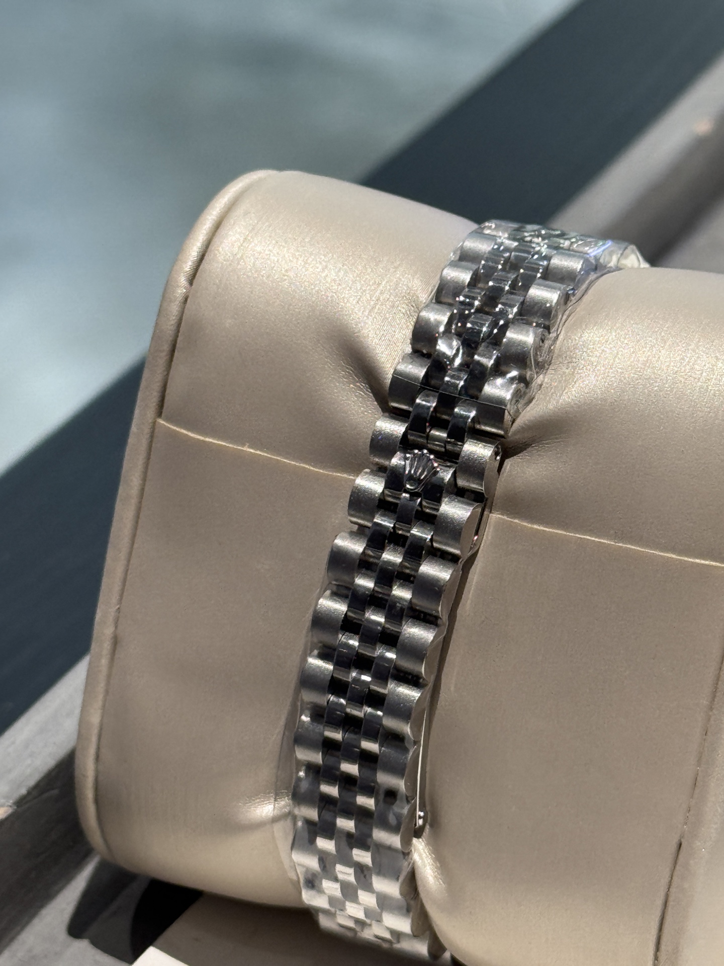 The Rolex Datejust classic women's solid steel with original press-buckle imported movement