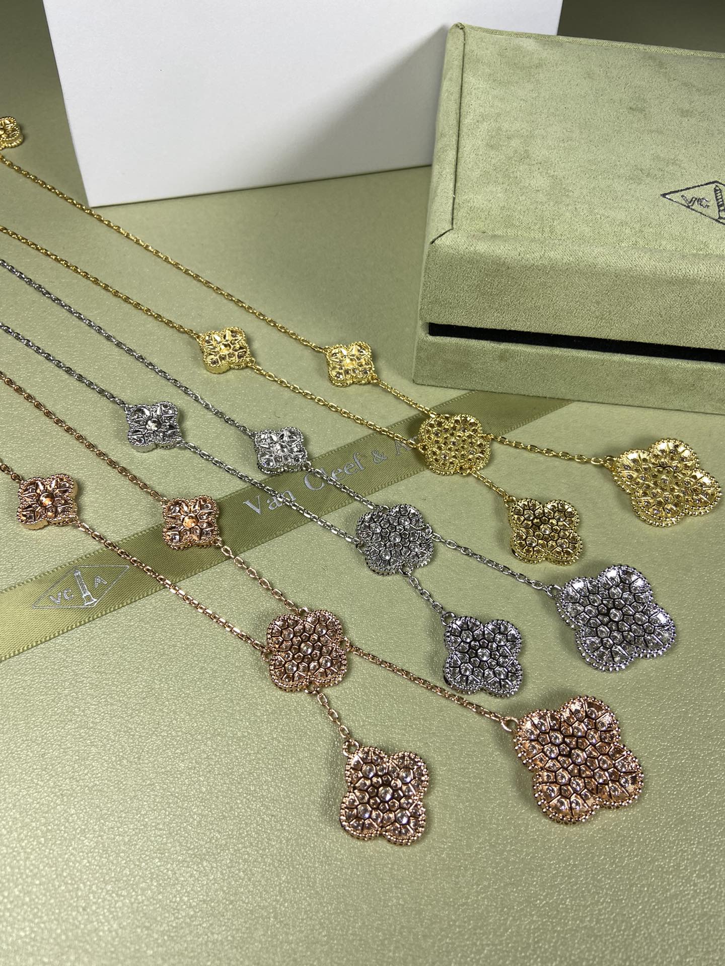 Van Cleef & Arpels 6 four-leaf clover necklace