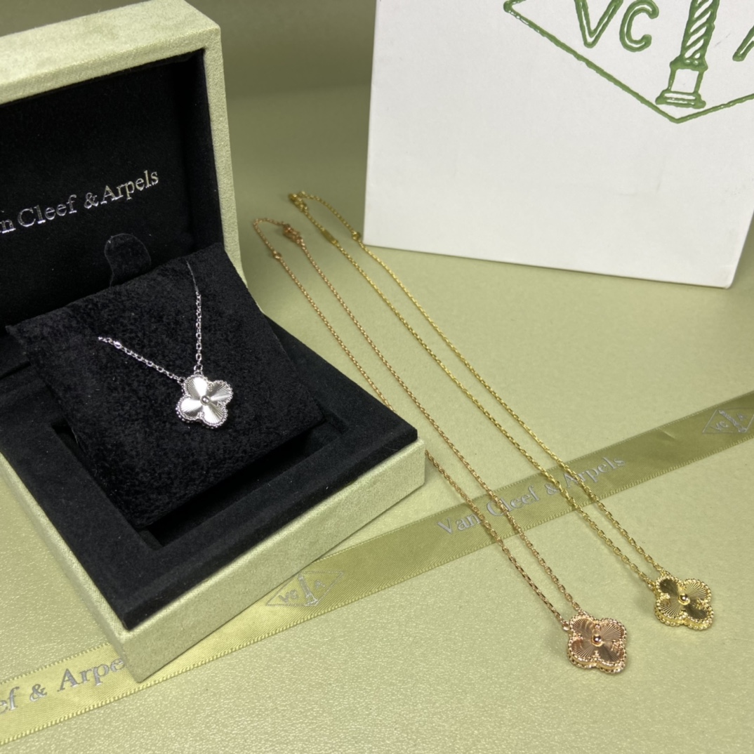 Van Cleef & Arpels laser clover necklace