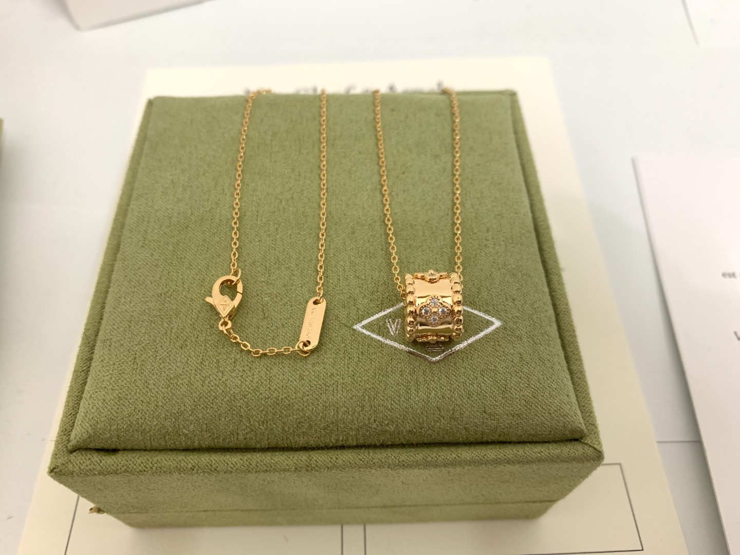 Van Cleef & Arpels kaleidoscope necklace set with diamonds