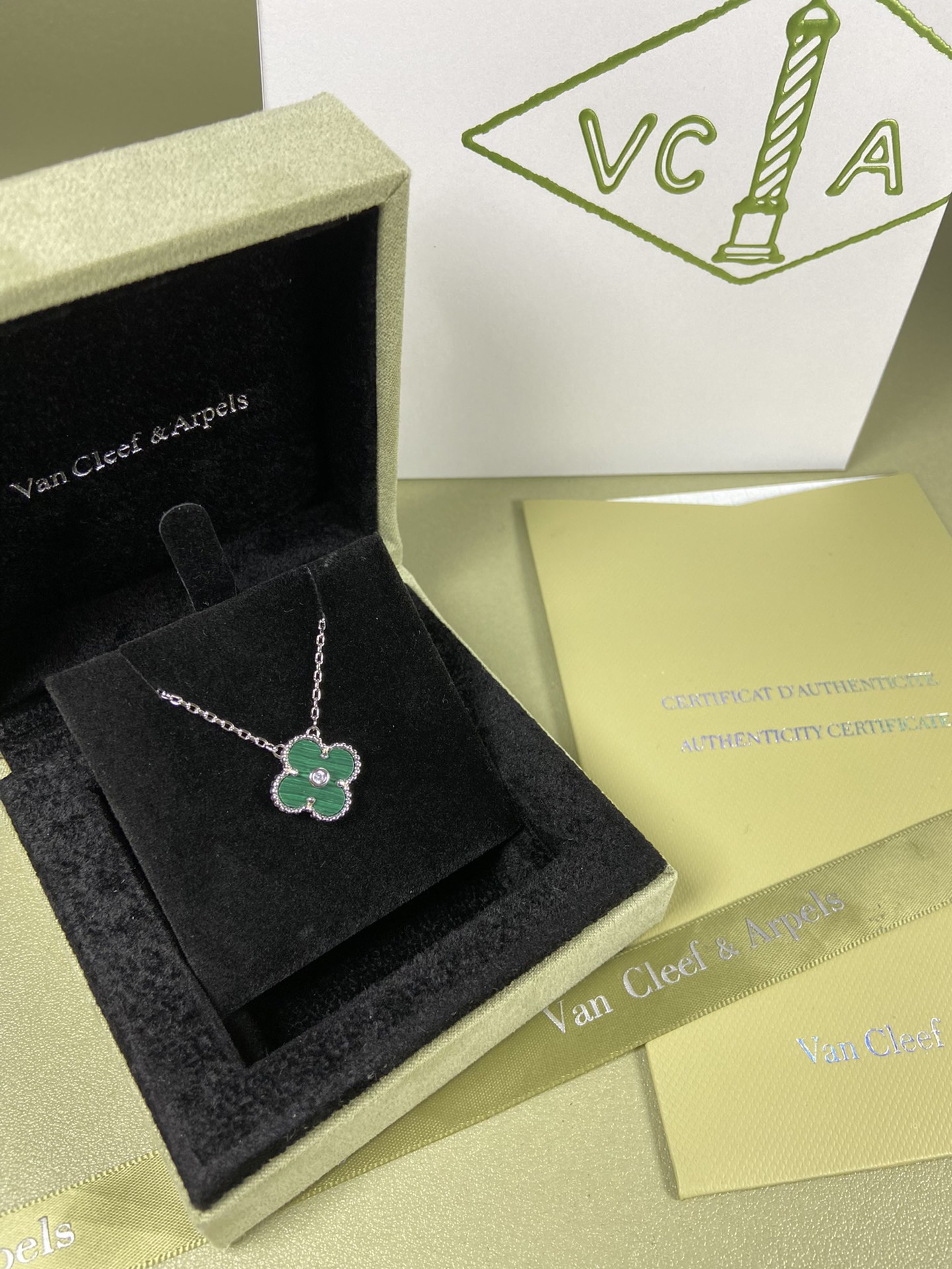 Van Cleef & Arpels malachite clover necklace