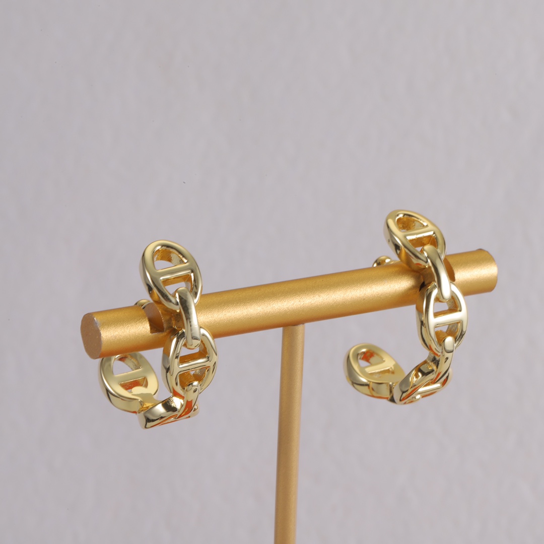 Hermès stud earrings