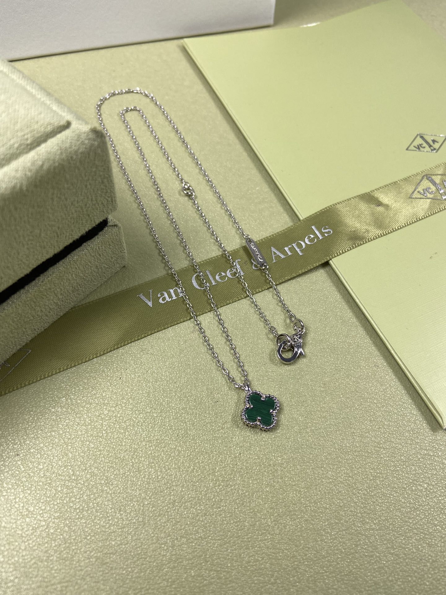 Van Cleef & Arpels mini Malachite four-leaf clover necklace
