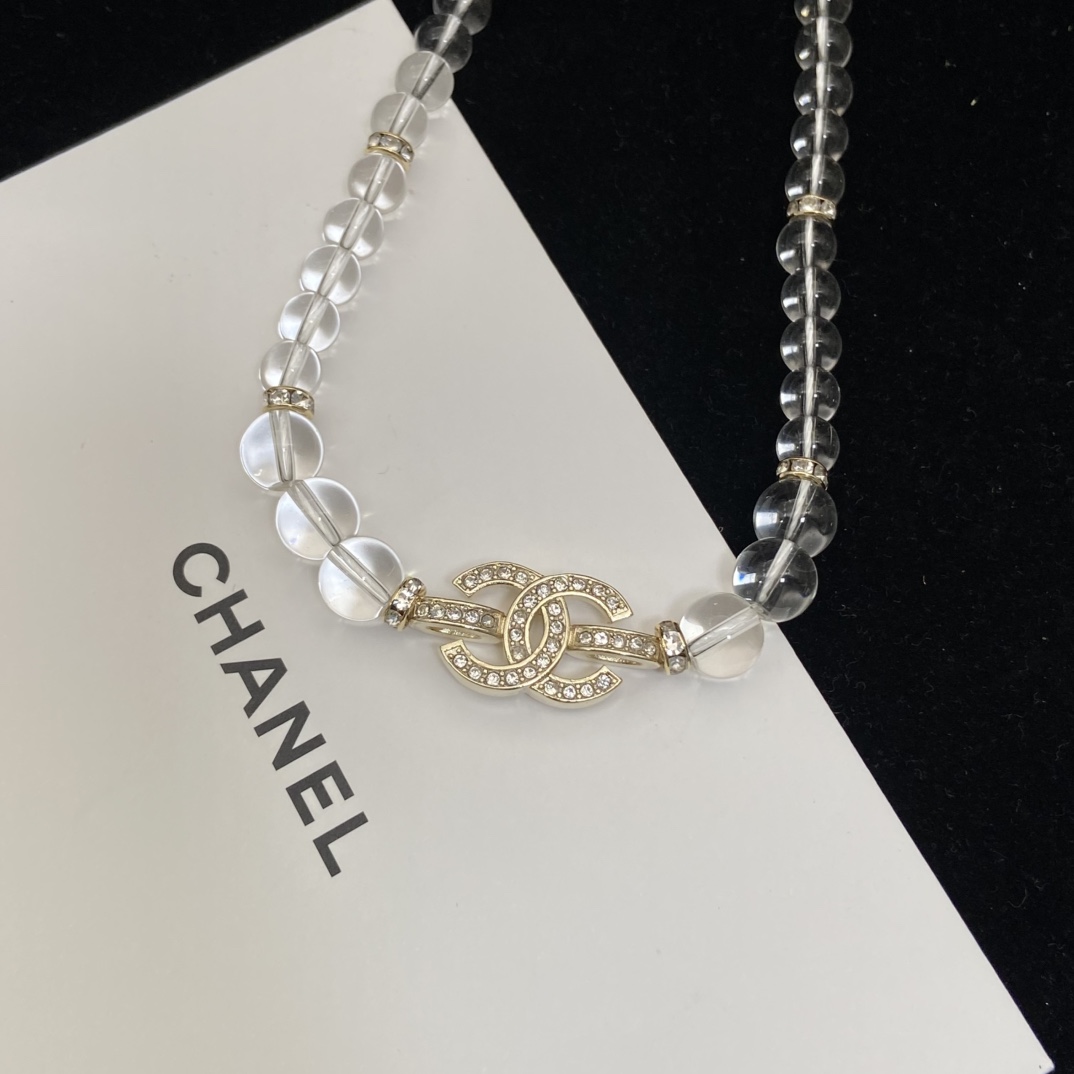 Chanel clear crystal gold double C necklace design sense is amazing, at a glance, the rich daughter temperament
