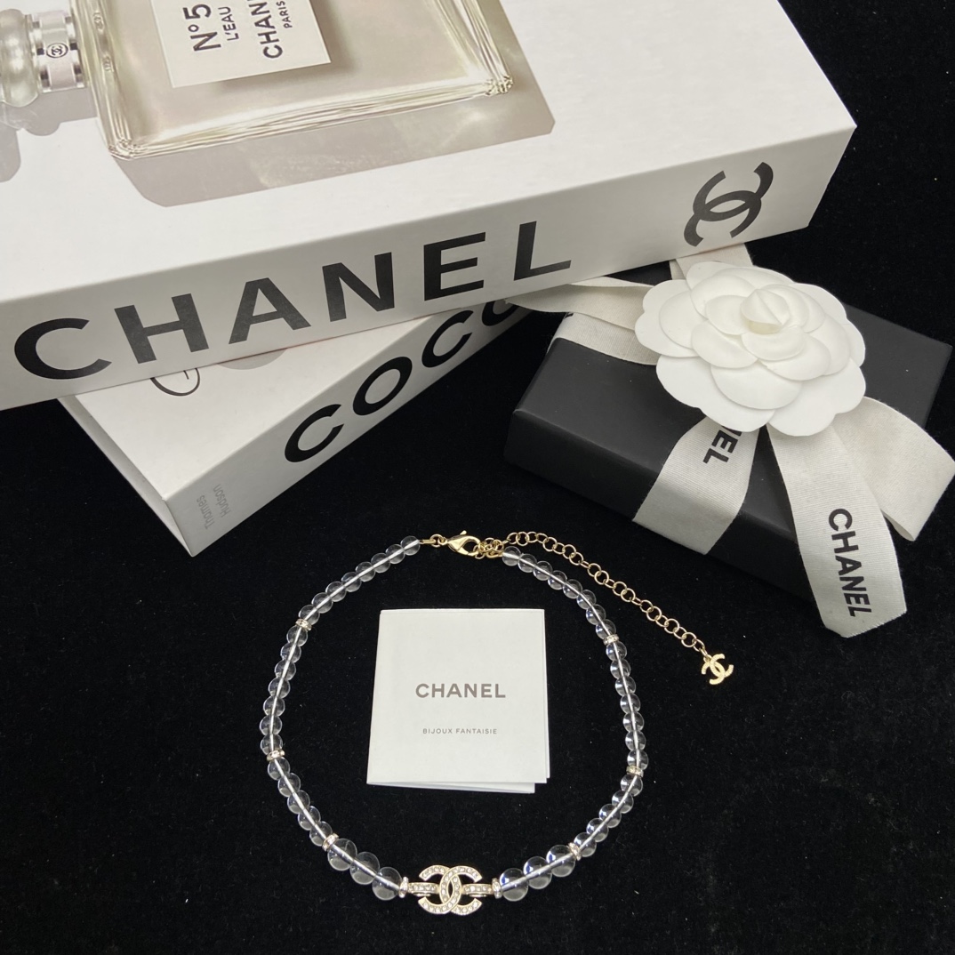 Chanel clear crystal gold double C necklace design sense is amazing, at a glance, the rich daughter temperament