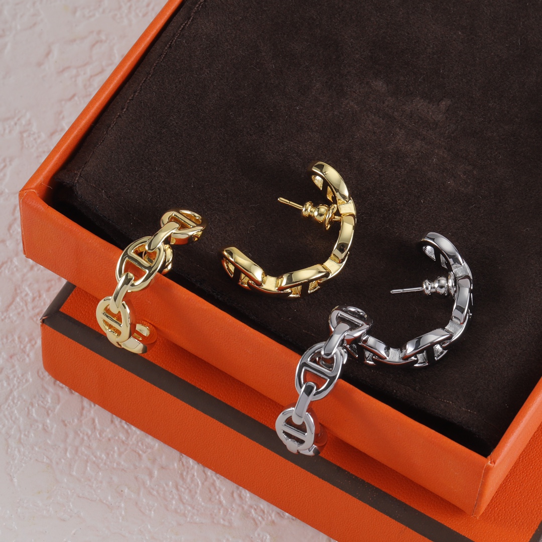 Hermès stud earrings