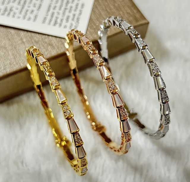 Bulgari Bracelet BVL GARI White Shellfish Snake Bracelet