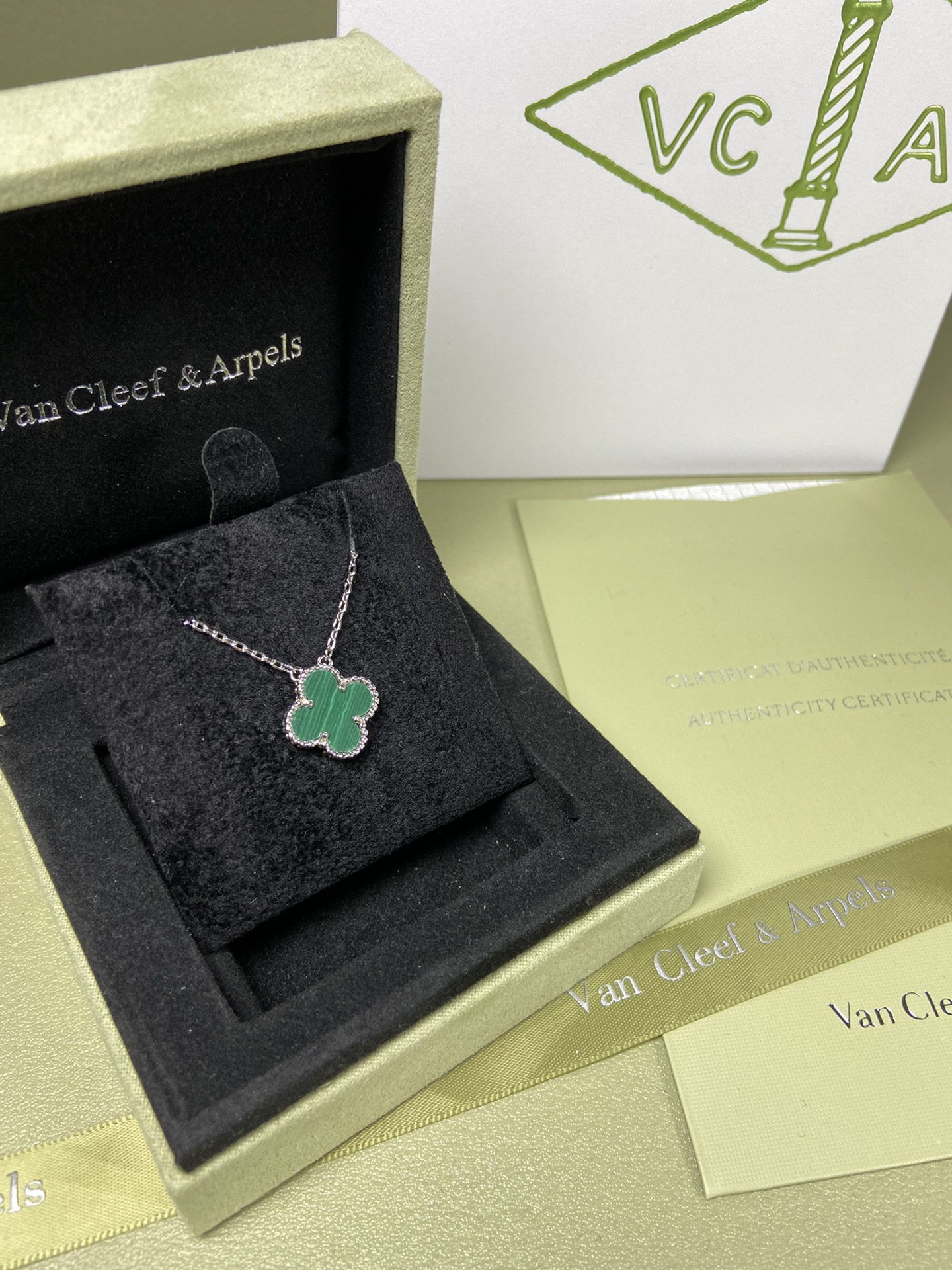 Van Cleef & Arpels malachite clover necklace