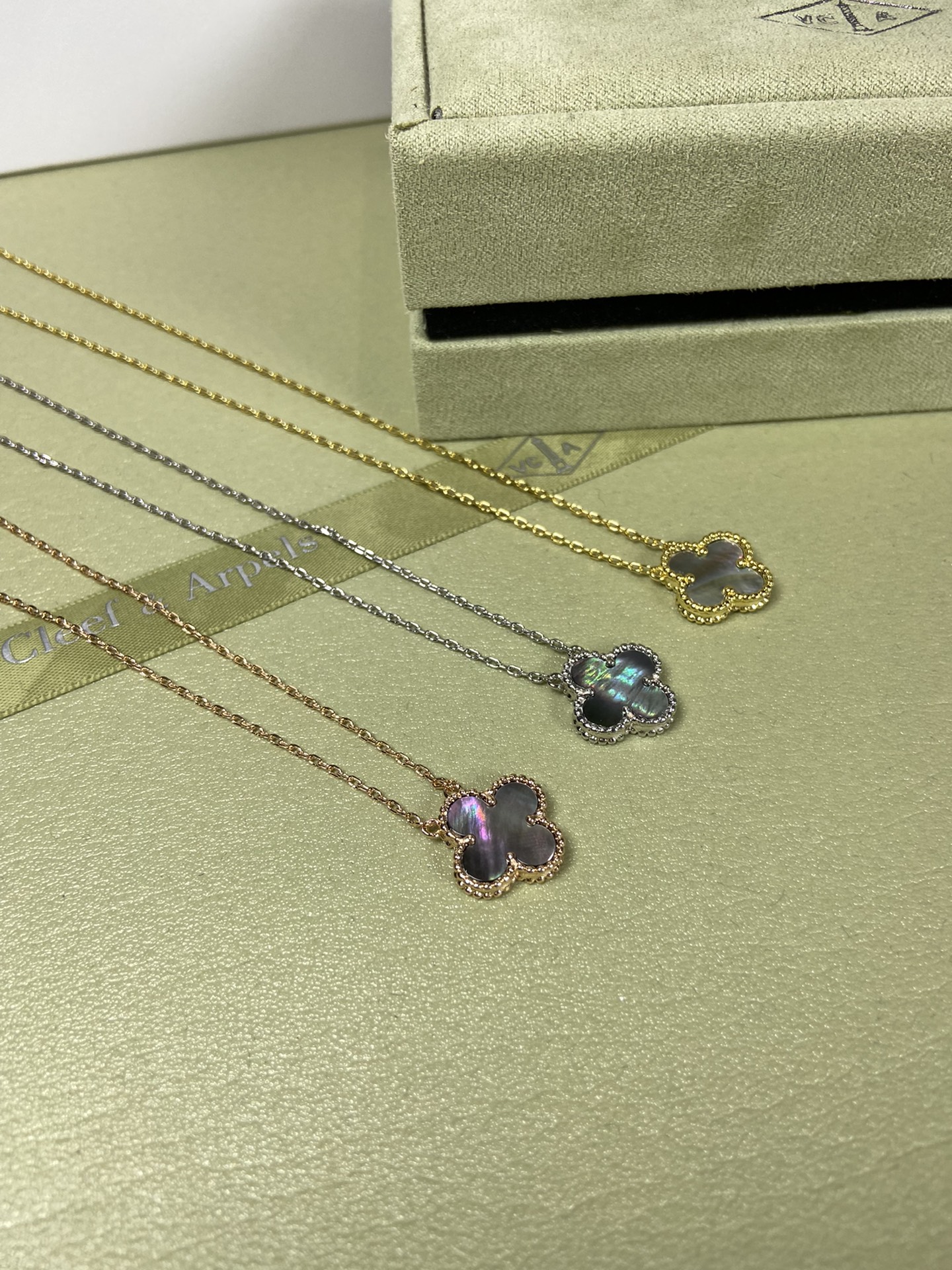 Van Cleef & Arpels gray mother-of-pearl four-leaf clover necklace