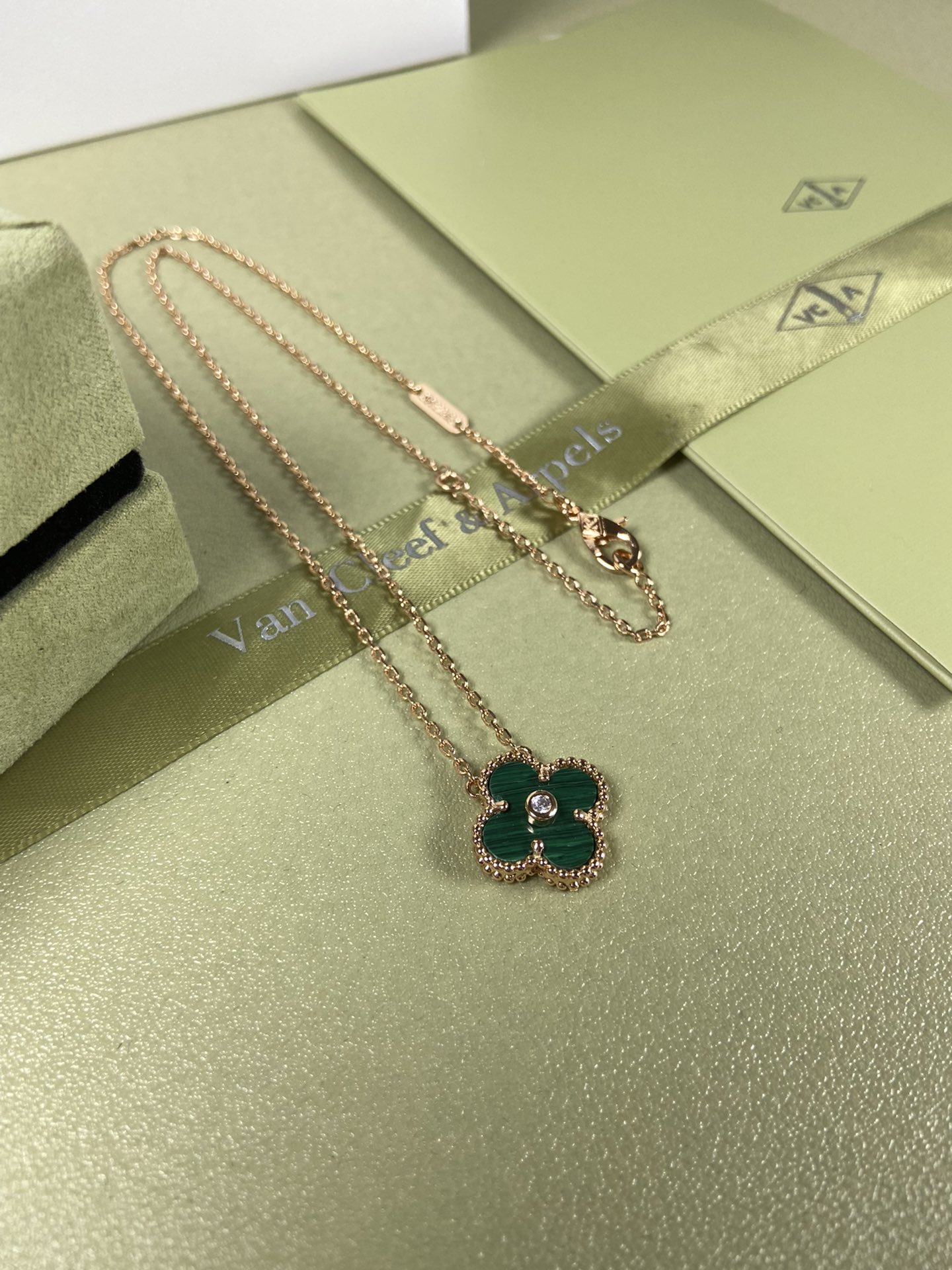 Van Cleef & Arpels malachite clover necklace