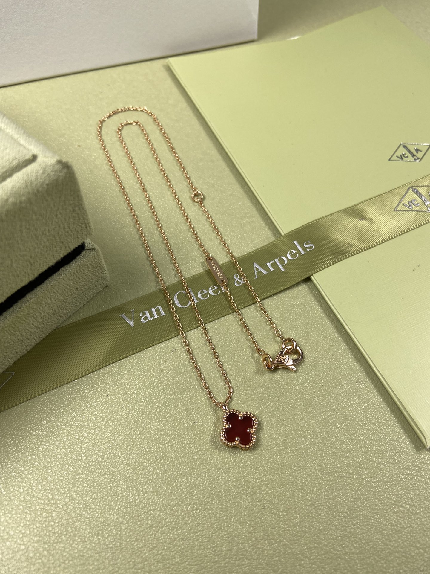 Van Cleef & Arpels mini carnelian clover necklace