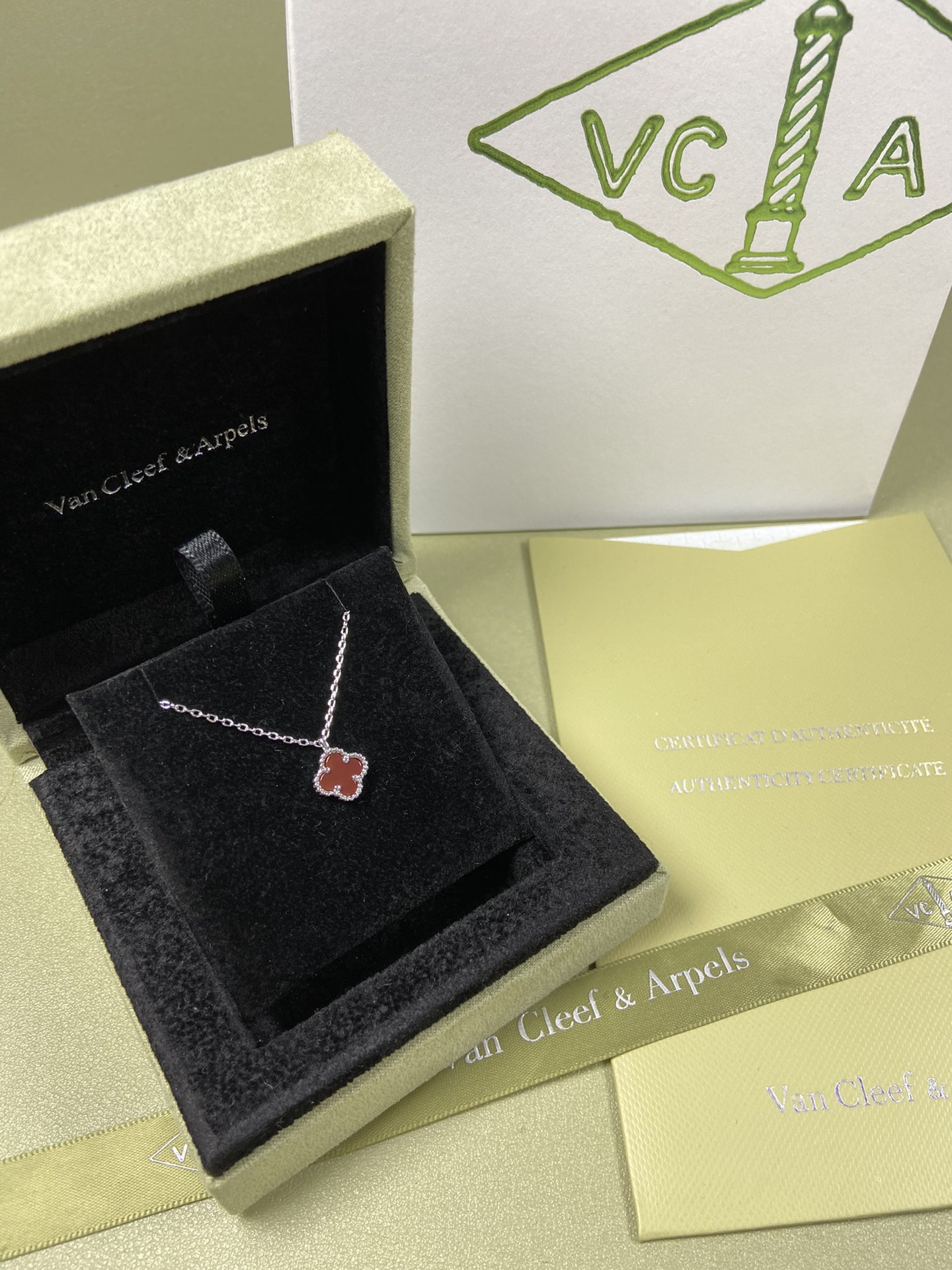 Van Cleef & Arpels mini carnelian clover necklace