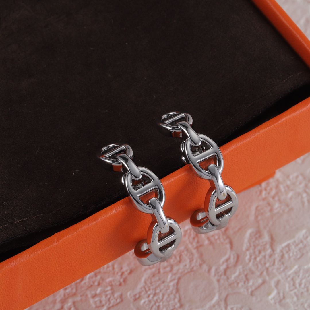 Hermès stud earrings