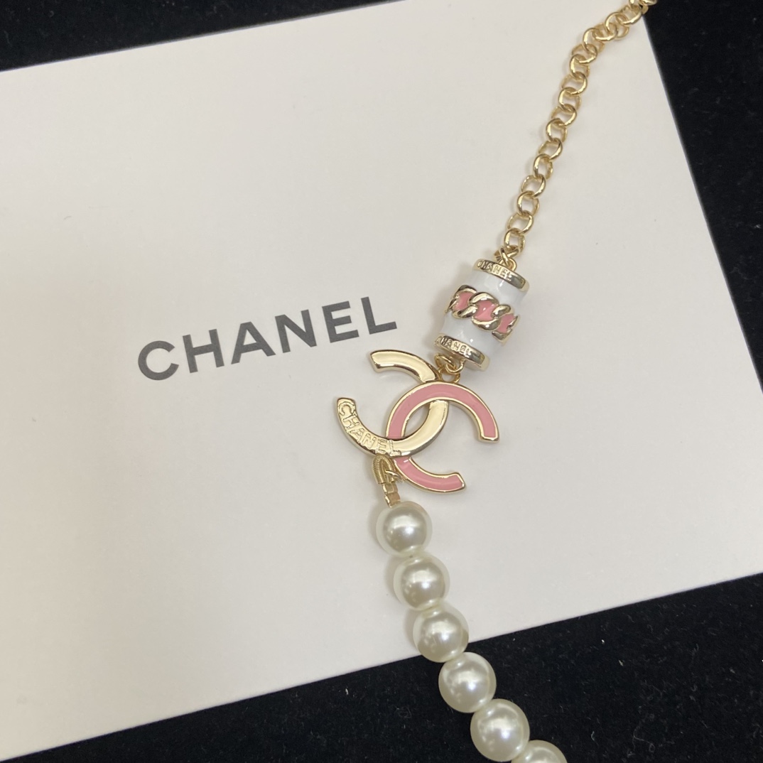 Chanel pink enamel double C pearl necklace Extravagant, elegant, cute and playful, versatile and everyday