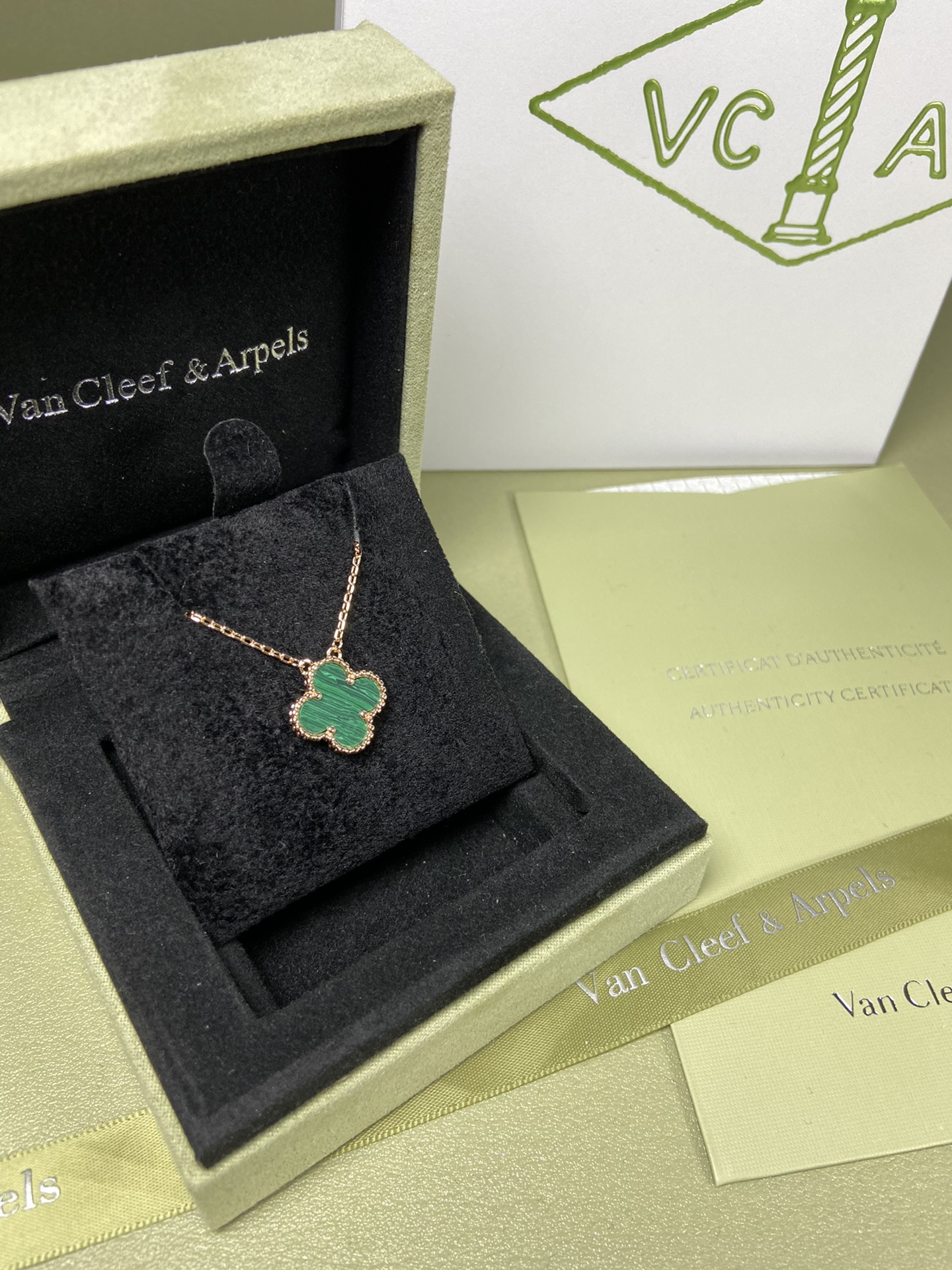 Van Cleef & Arpels malachite clover necklace