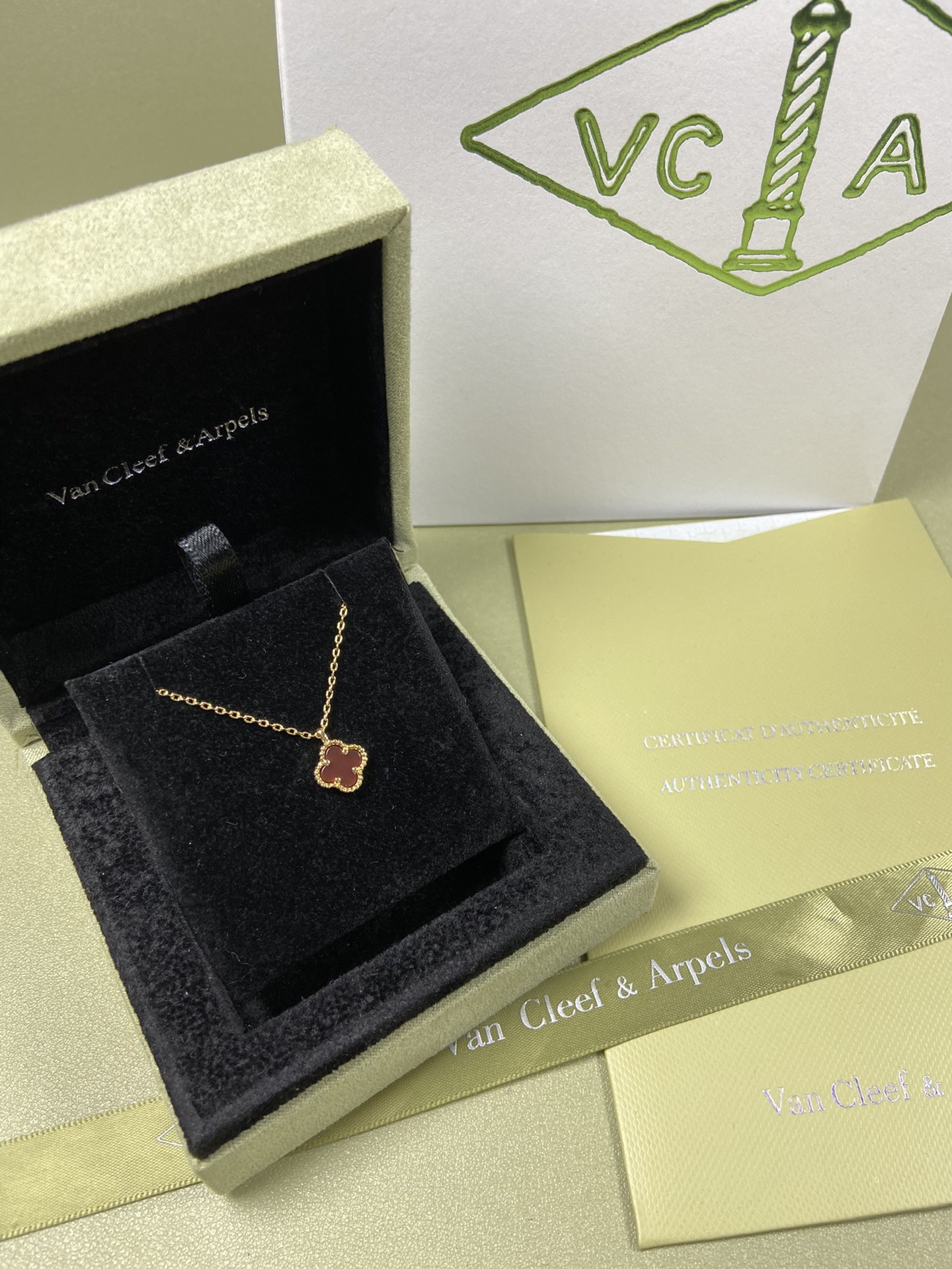 Van Cleef & Arpels mini carnelian clover necklace