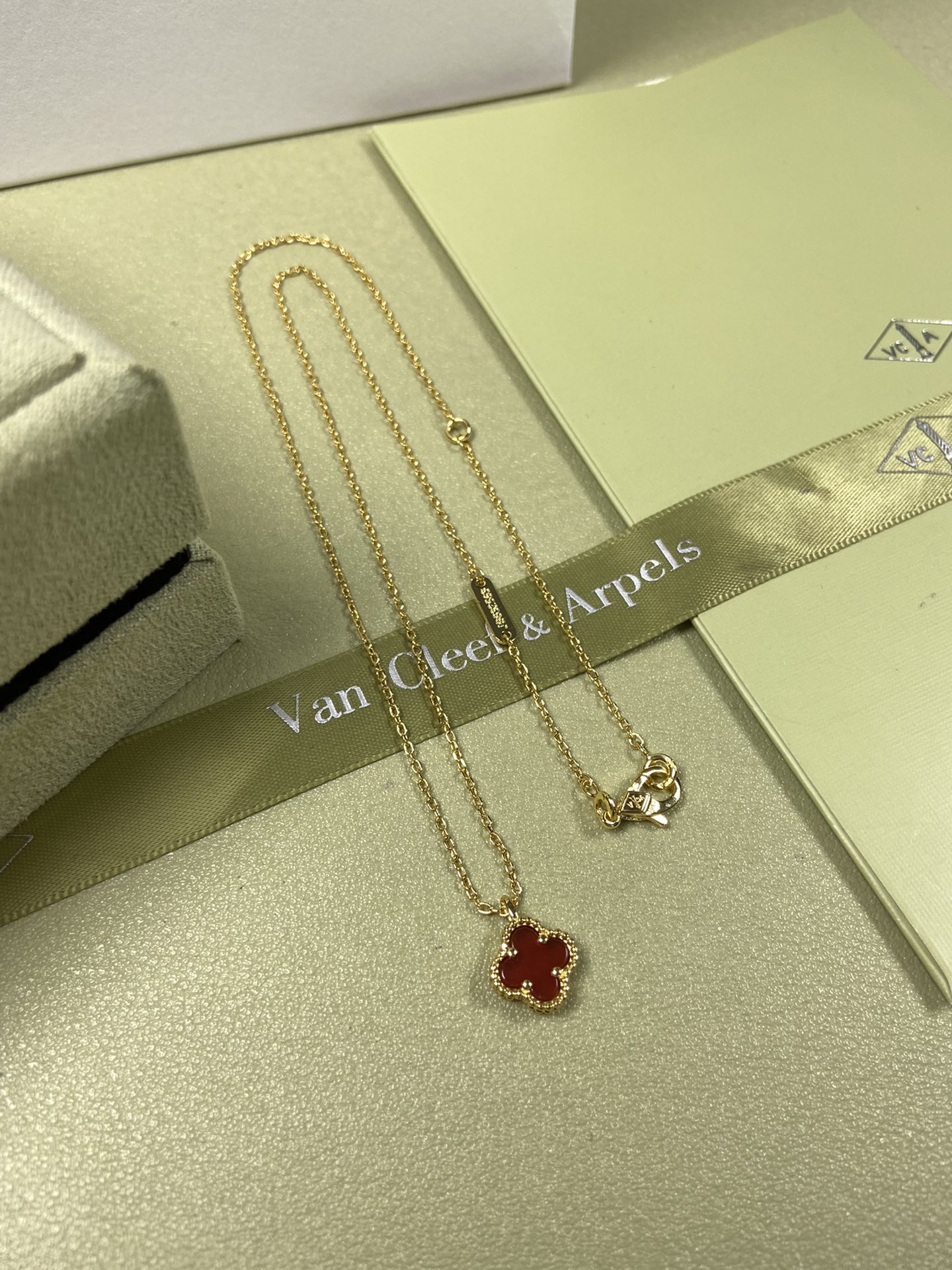Van Cleef & Arpels mini carnelian clover necklace