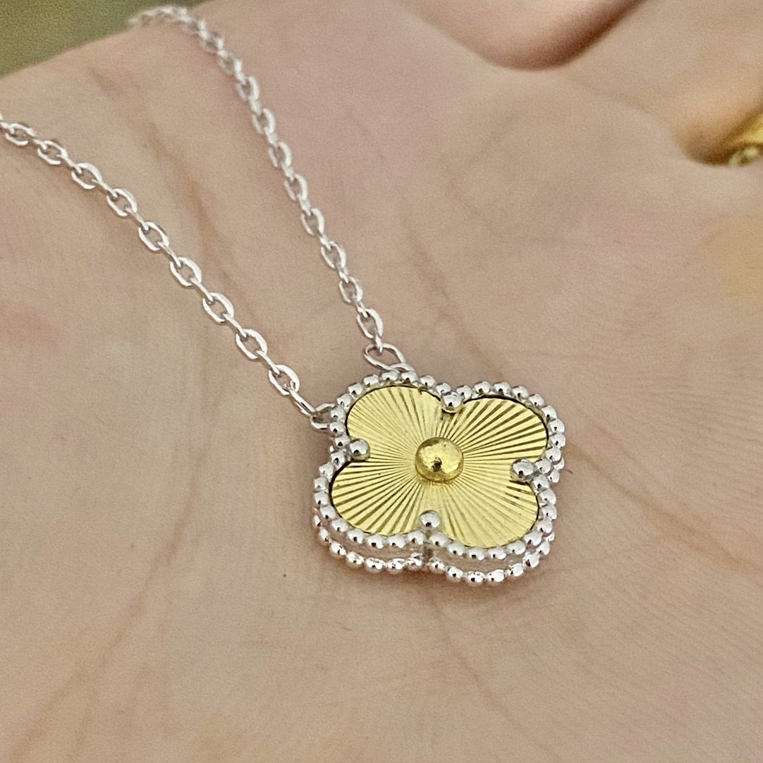 Van Cleef & Arpels laser clover necklace