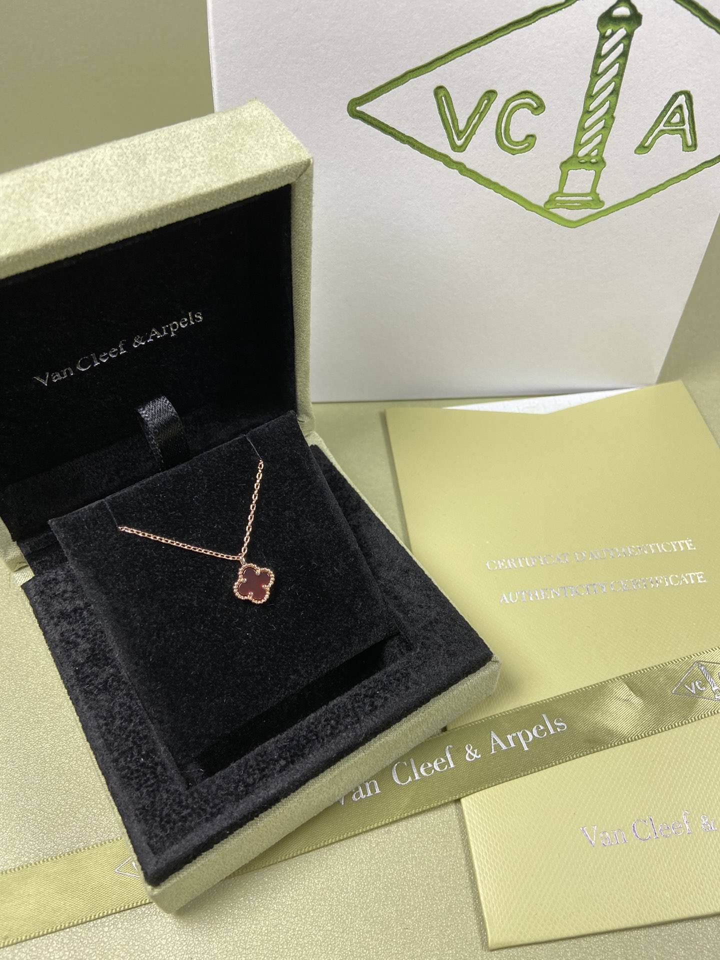 Van Cleef & Arpels mini carnelian clover necklace