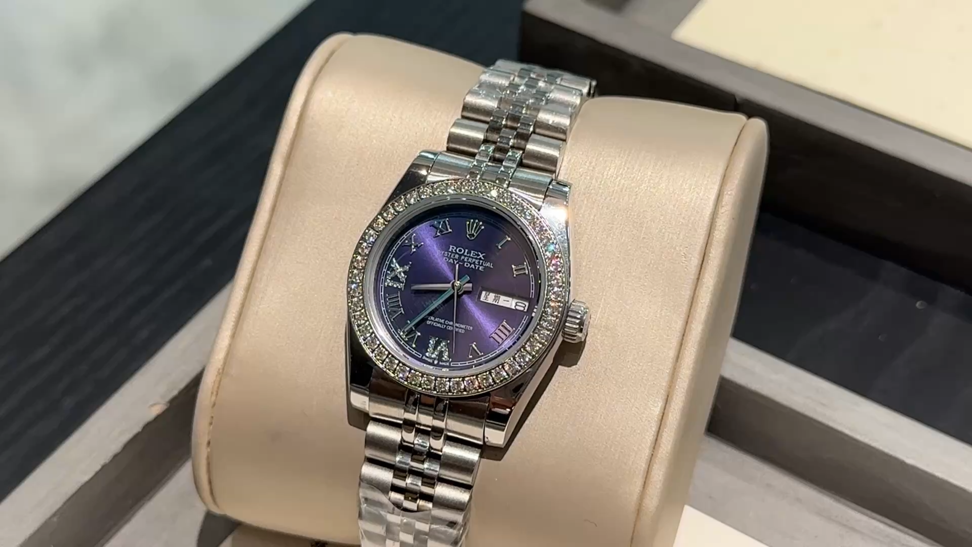 The Rolex Datejust classic women's solid steel with original press-buckle imported movement