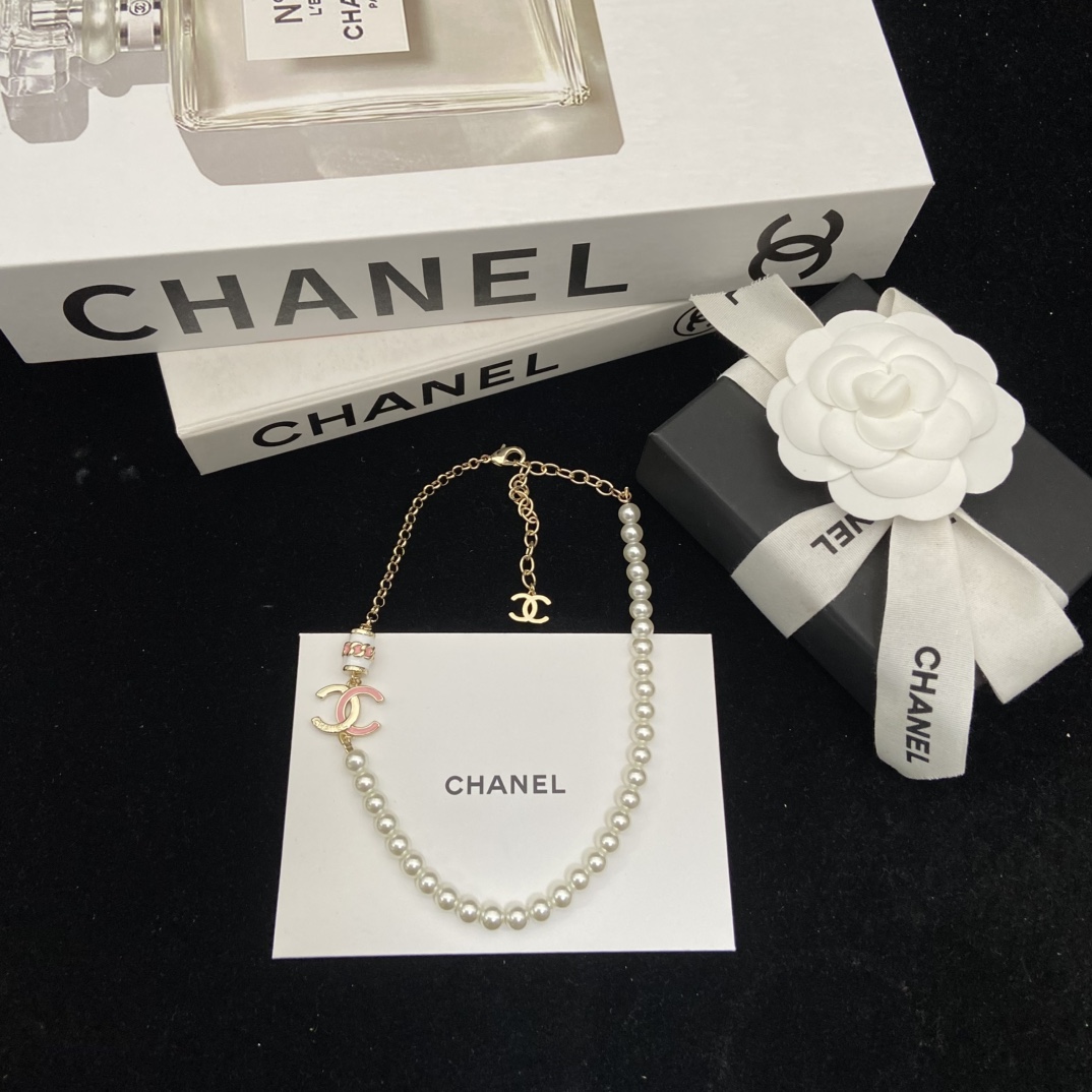 Chanel pink enamel double C pearl necklace Extravagant, elegant, cute and playful, versatile and everyday