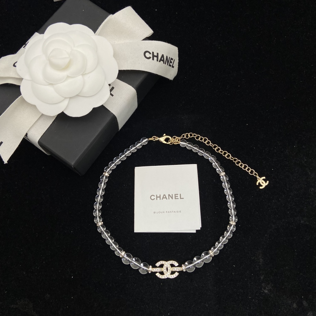 Chanel clear crystal gold double C necklace design sense is amazing, at a glance, the rich daughter temperament