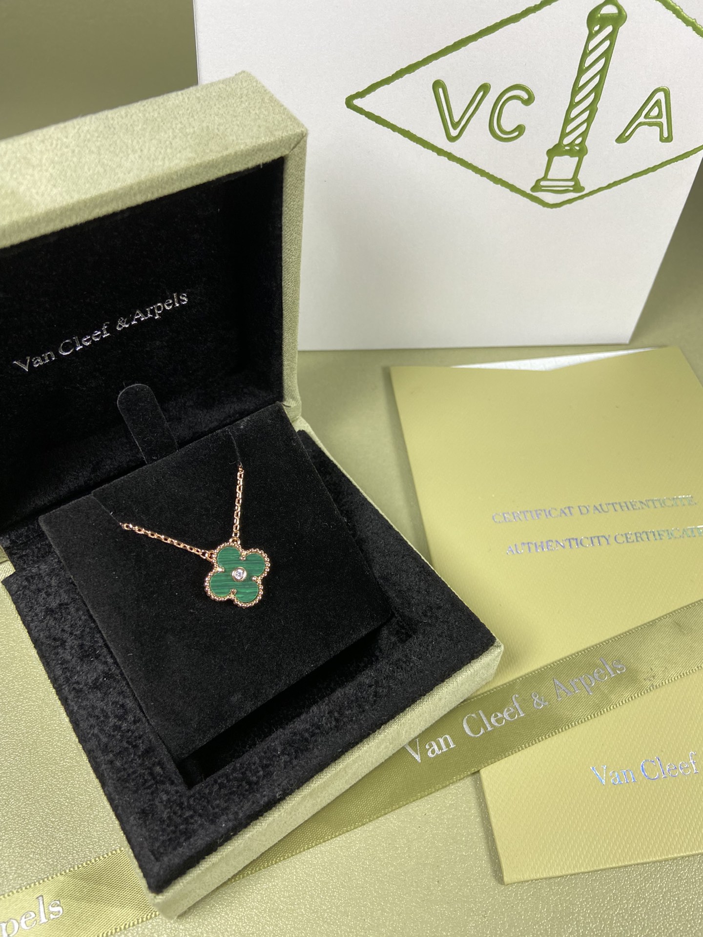 Van Cleef & Arpels malachite clover necklace