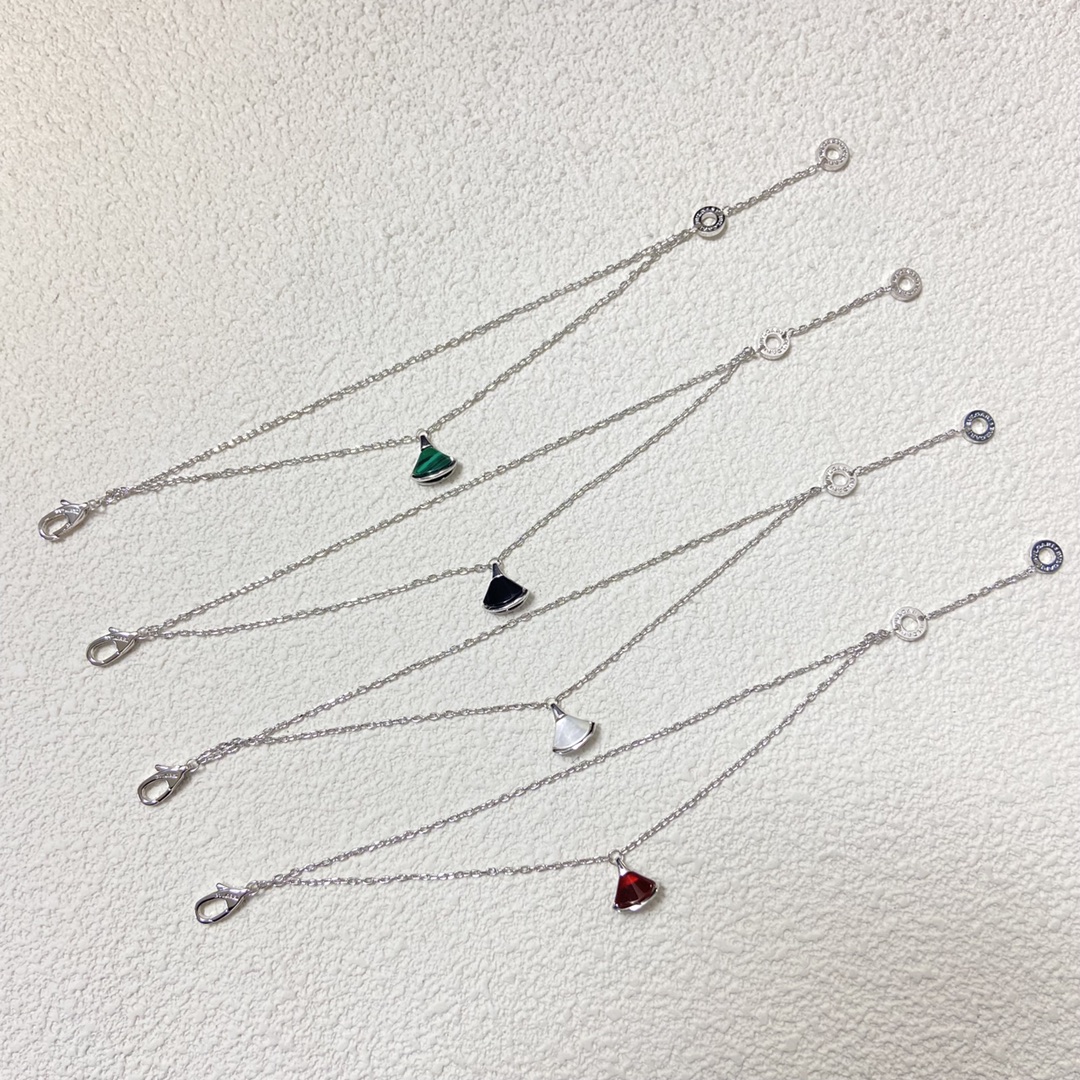 Bulgari Bracelet Classic mother-of-pearl skirt bracelet