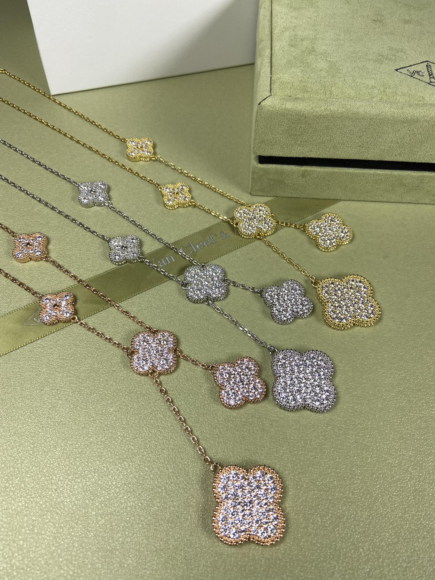 Van Cleef & Arpels 6 four-leaf clover necklace