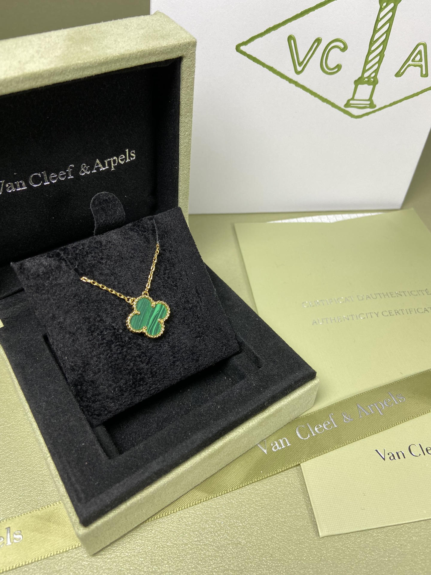 Van Cleef & Arpels malachite clover necklace
