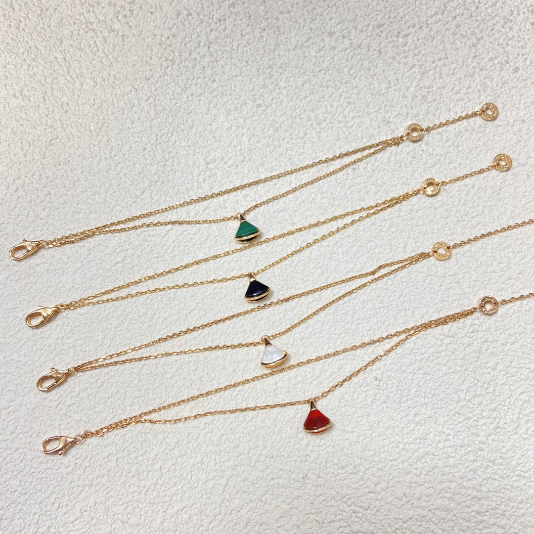 Bulgari Bracelet Classic mother-of-pearl skirt bracelet