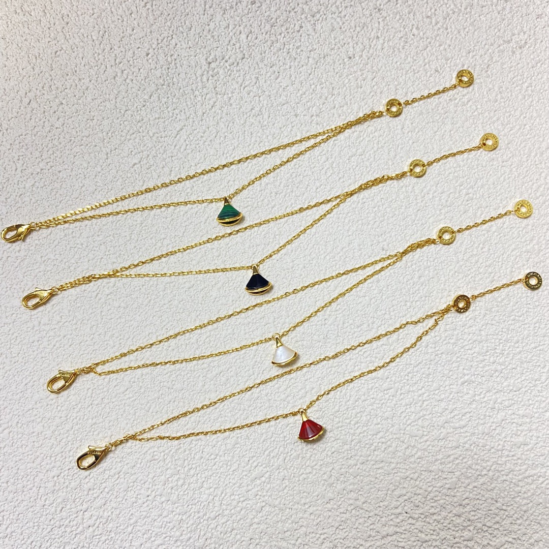 Bulgari Bracelet Classic mother-of-pearl skirt bracelet