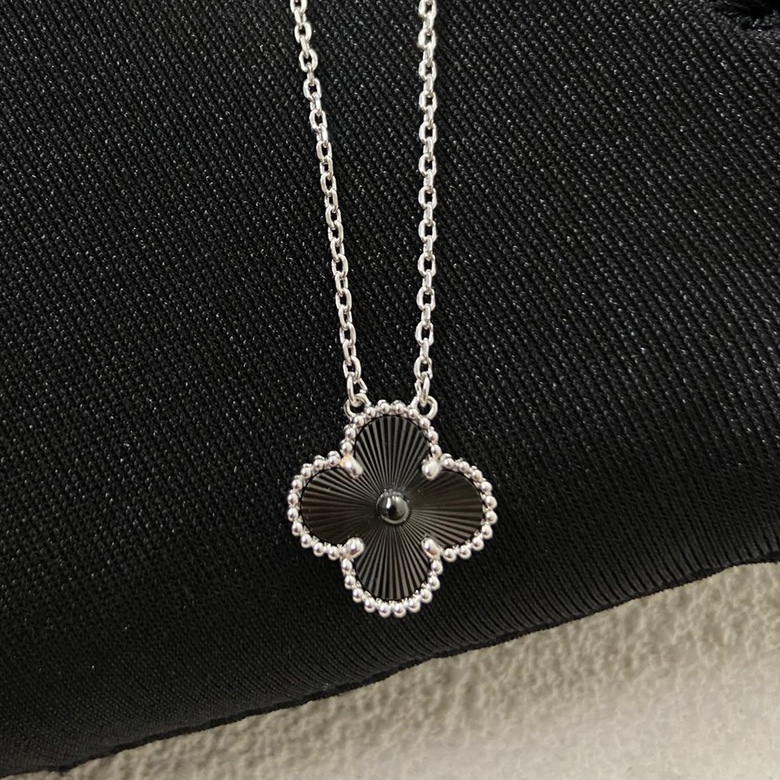 Van Cleef & Arpels laser clover necklace