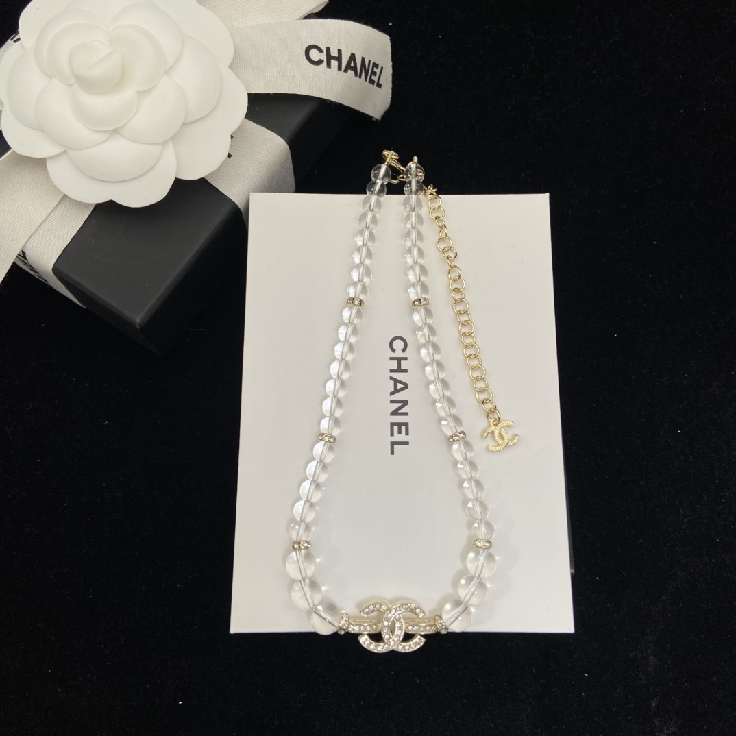 Chanel clear crystal gold double C necklace design sense is amazing, at a glance, the rich daughter temperament
