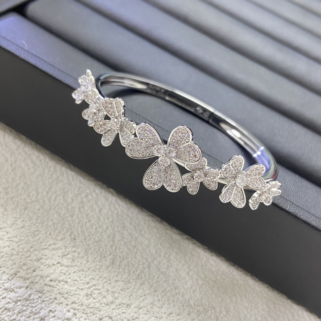 Van Cleef & Arpels Alhambra Multi-Flower Bangle