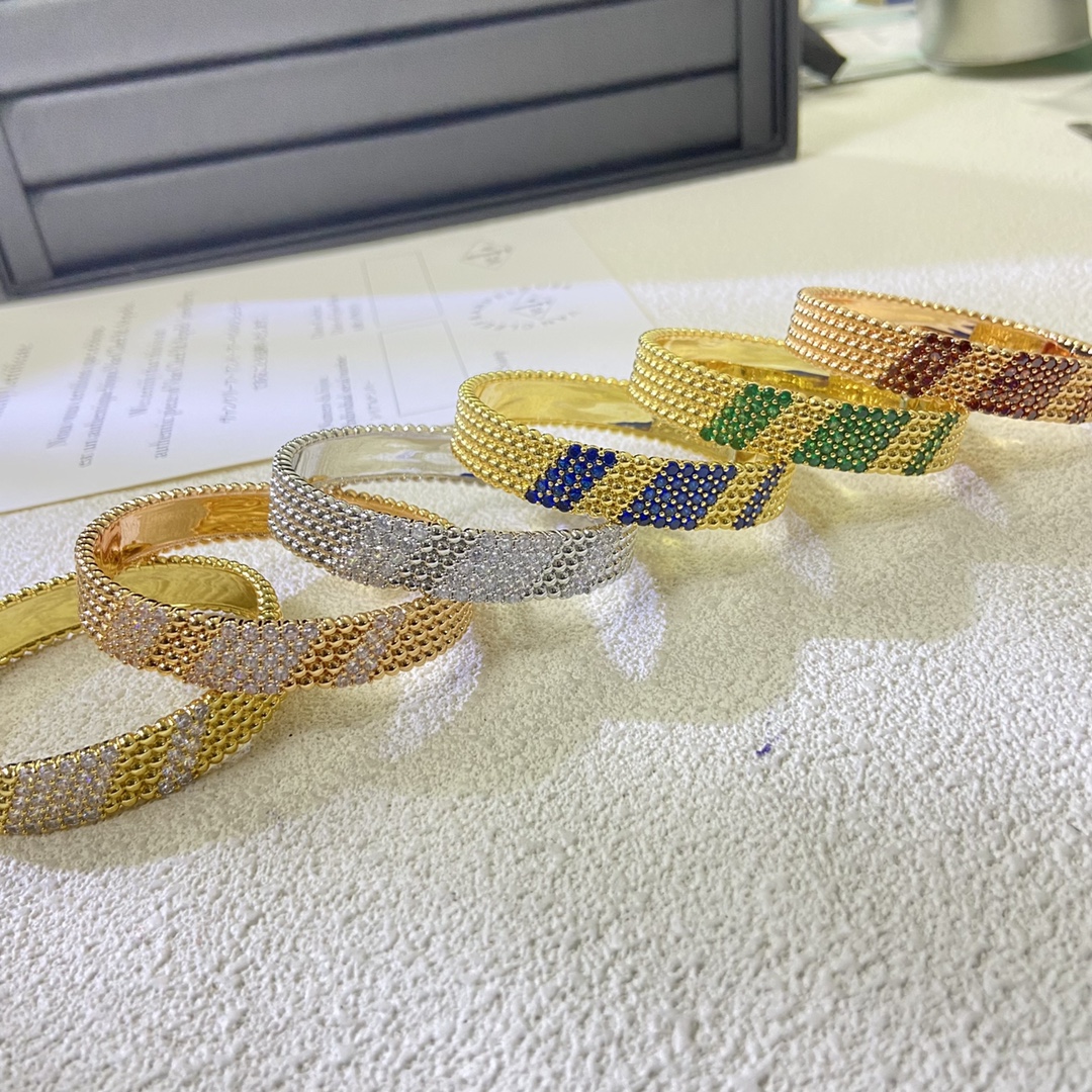 Van Cleef & Arpels diamond-set bangle