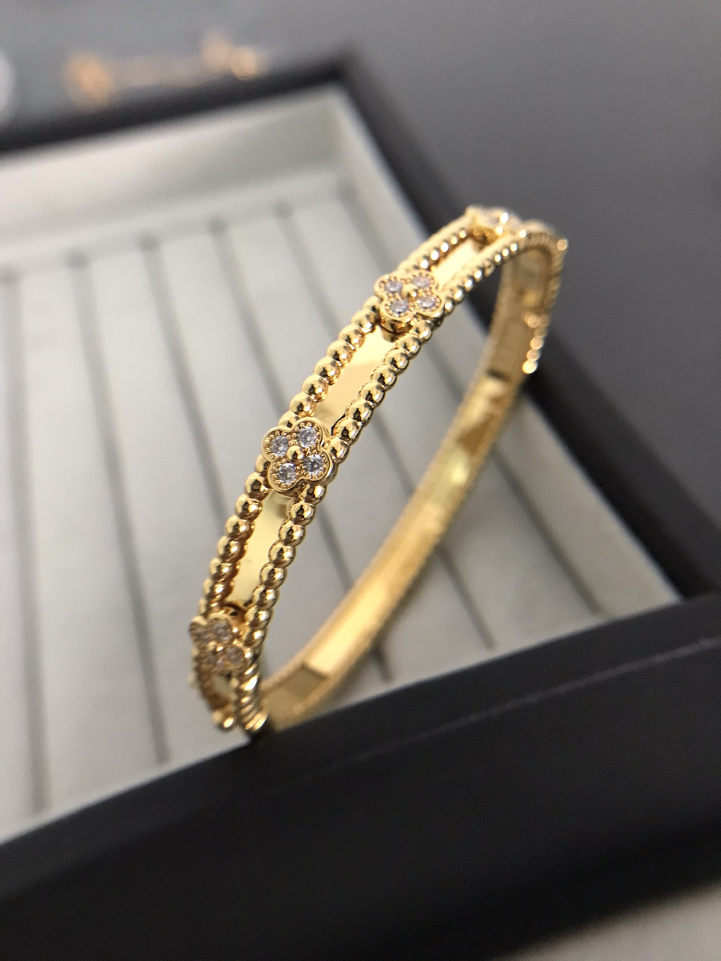 Van Cleef & Arpels Narrow Kaleidoscope Bangle