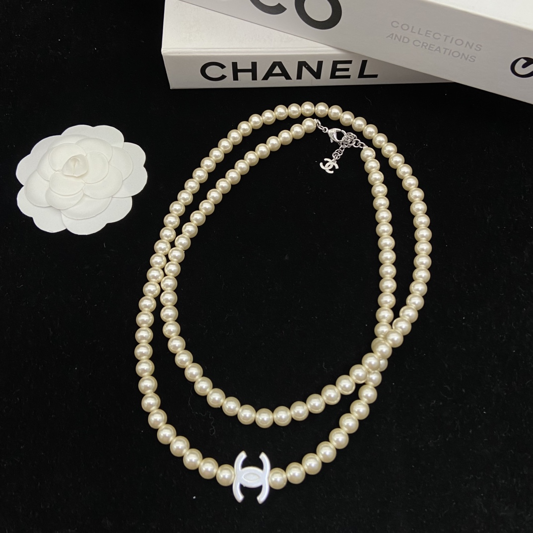 Chanel's new acrylic double C pearl necklace party dinner yyds