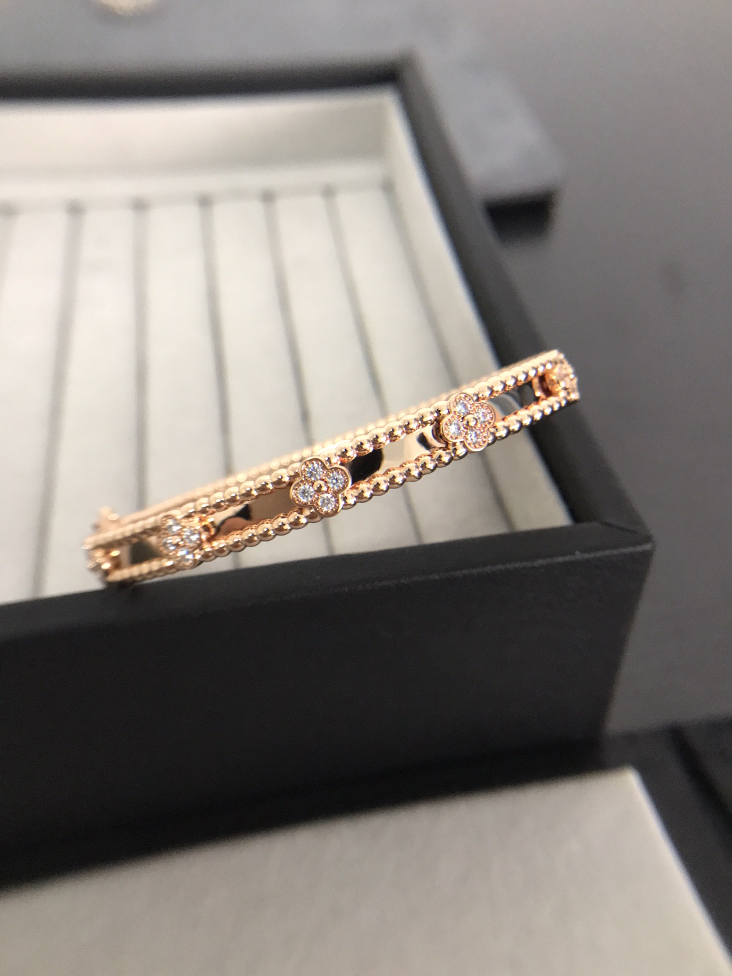 Van Cleef & Arpels Narrow Kaleidoscope Bangle