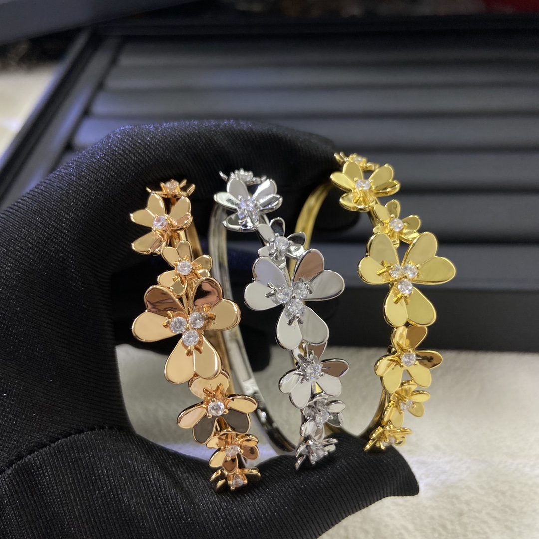 Van Cleef & Arpels Alhambra Multi-Flower Bangle