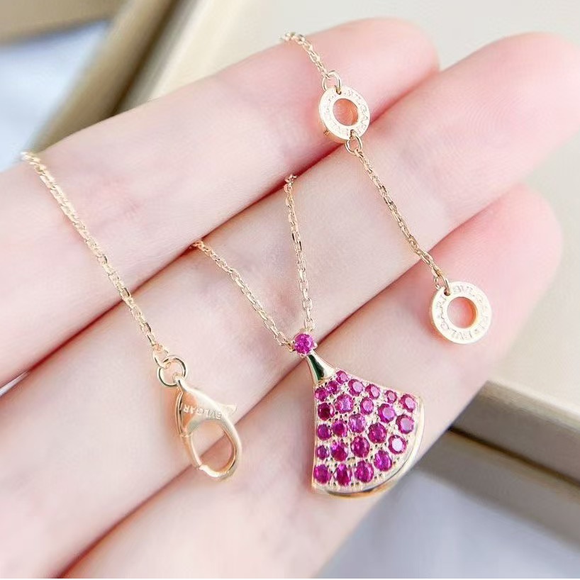 Bulgari necklace New pink diamond small skirt necklace