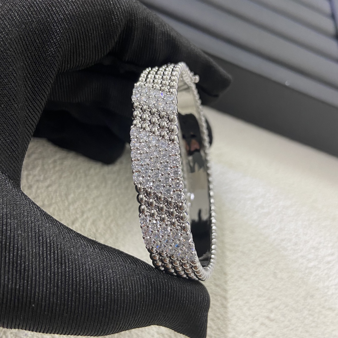 Van Cleef & Arpels diamond-set bangle