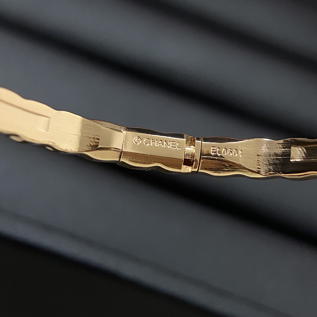 Chanel bracelet New high-version V gold version full diamond narrow rhombi bracelet